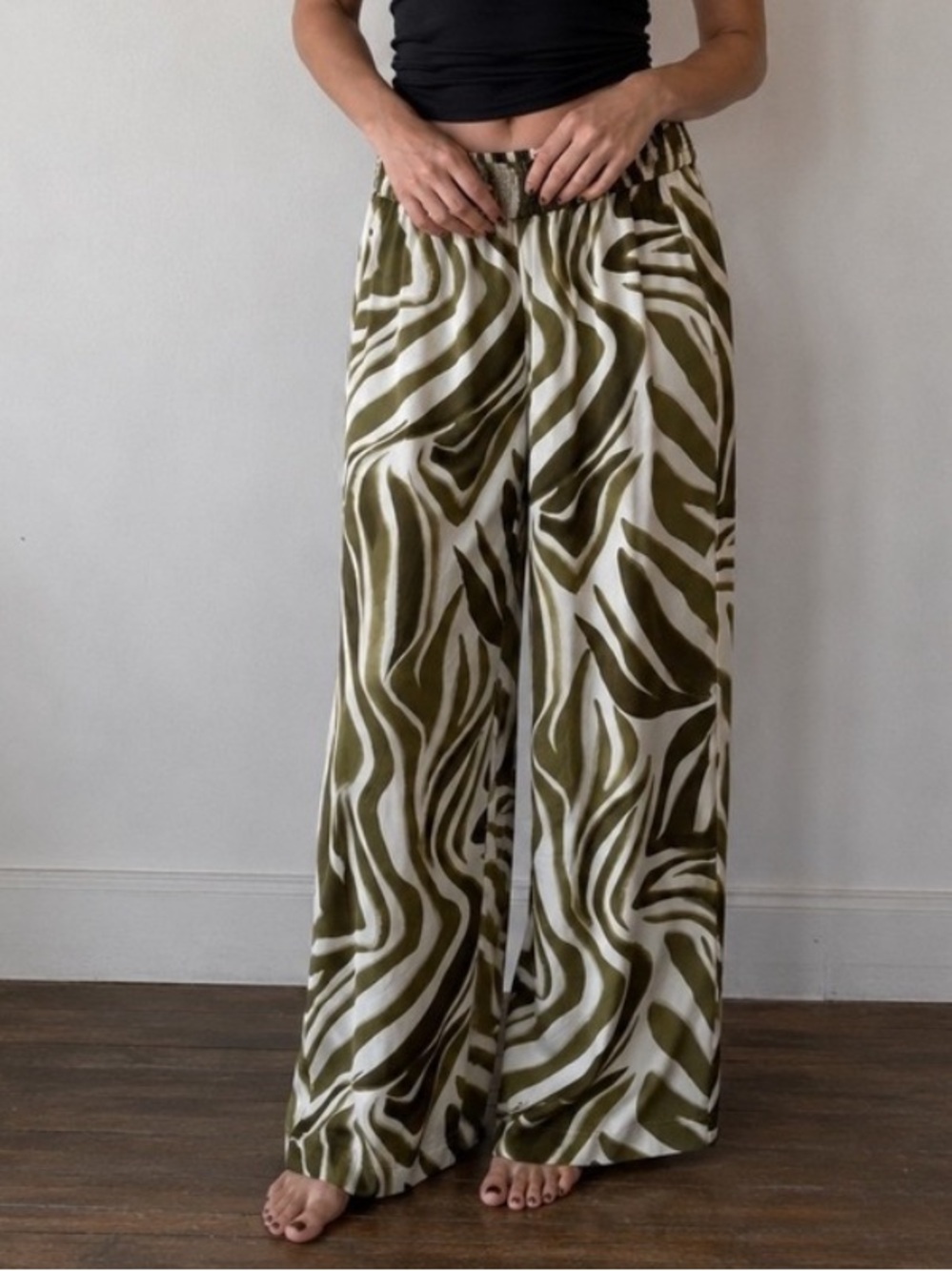 Joie Green Zebra Print Wide Leg Pants Smocked Waist Small Resort Vacation Summer